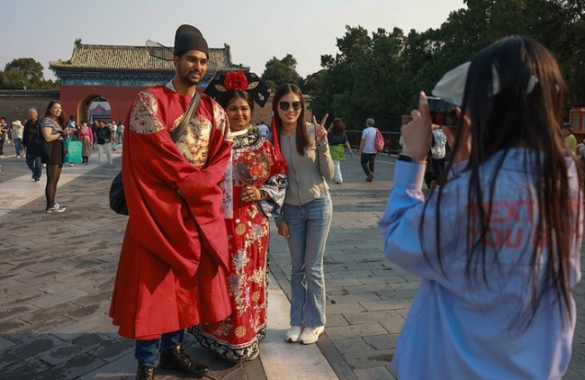 “中国热”握续升温：当文静在双向奔赴中相见